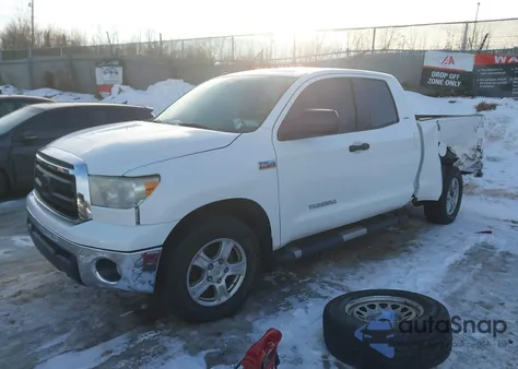 2012 Toyota Tundra Grade 5.7L V8 z USA, uszkodzony, nr VIN 5TFUW5F11CX246970
